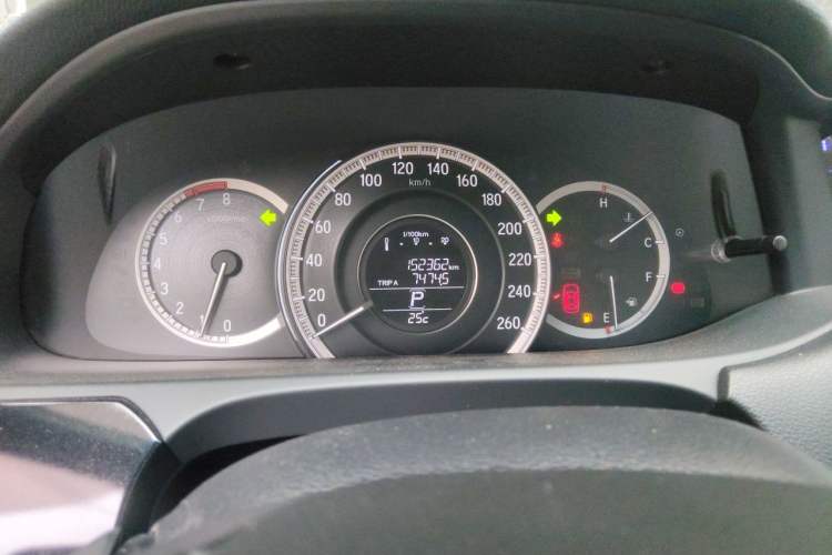 Used Honda Accord 2016 2.0L Comfort Edition Odometer Close Up