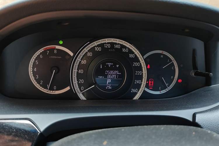 Used Honda Accord 2016 2.0L Comfort Edition Odometer Close Up