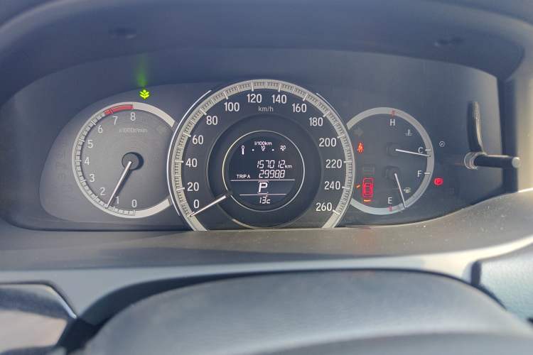 Used Honda Accord 2016 2.0L Comfort Edition Odometer Close Up