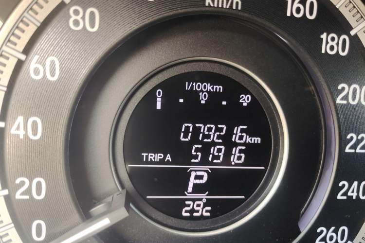 Used Honda Accord 2016 2.0L Comfort Edition Odometer Close Up