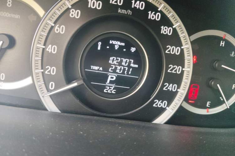 Used Honda Accord 2016 2.0L Comfort Edition Odometer Close Up