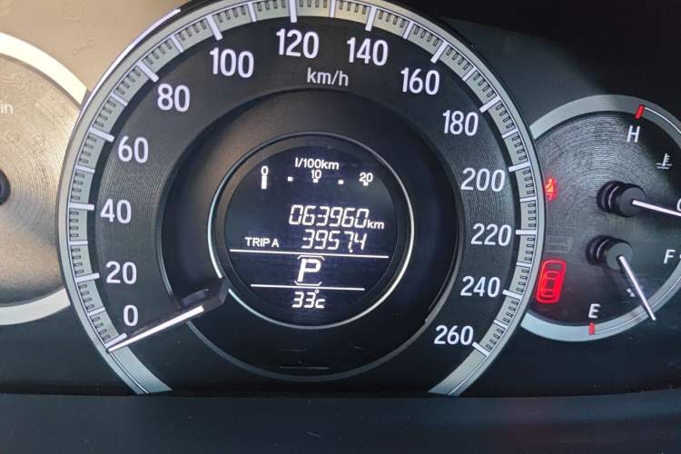 Used Honda Accord 2016 2.0L Comfort Edition Odometer Close Up