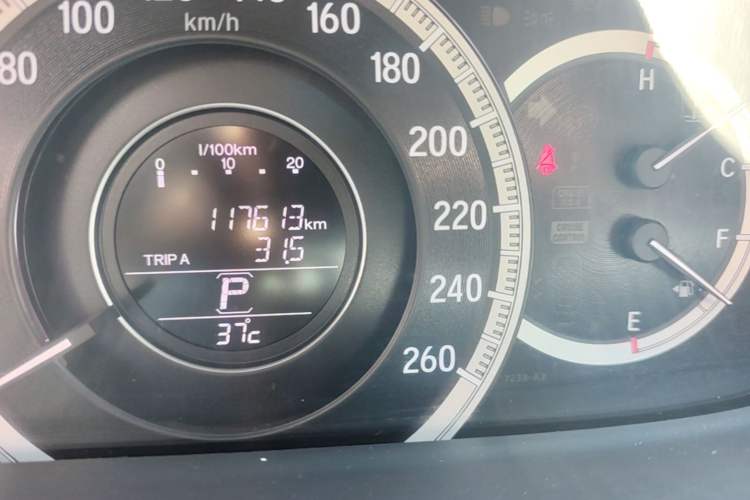 Used Honda Accord 2016 2.0L Comfort Edition Odometer Close Up