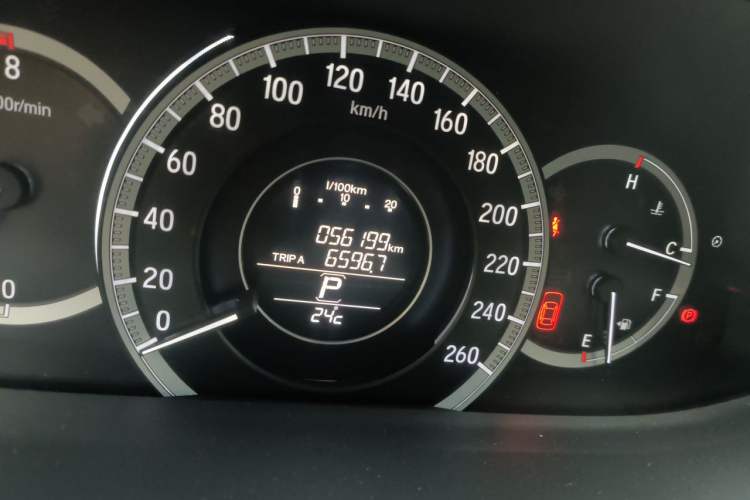 Used Honda Accord 2016 2.0L Comfort Edition Odometer Close Up
