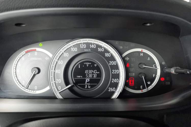 Used Honda Accord 2016 2.0L Comfort Edition Odometer Close Up