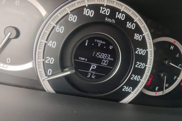 Used Honda Accord 2016 2.0L Comfort Edition Odometer Close Up