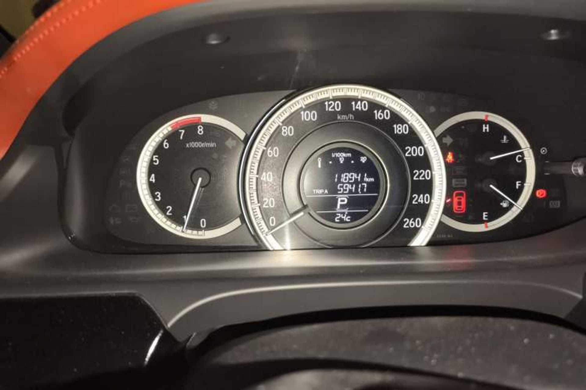 Used Honda Accord 2016 2.0L Comfort Edition Odometer Close Up