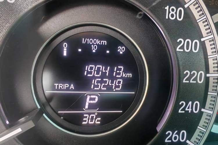 Used Honda Accord 2016 2.0L Luxury Edition Odometer Close Up