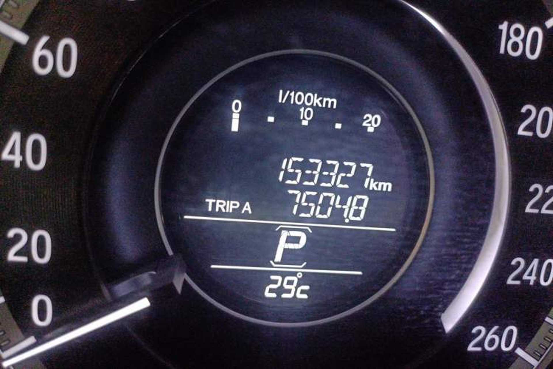 Used Honda Accord 2016 2.0L Comfort Edition Odometer Close Up