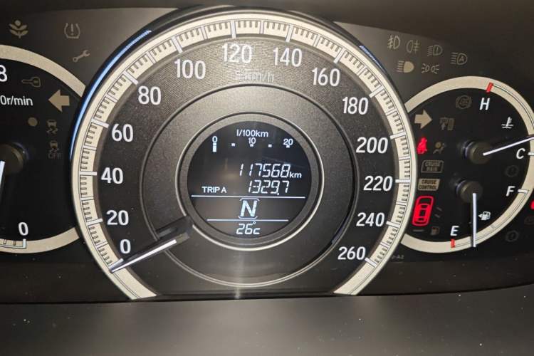 Used Honda Accord 2016 2.4L Luxury Edition Odometer Close Up