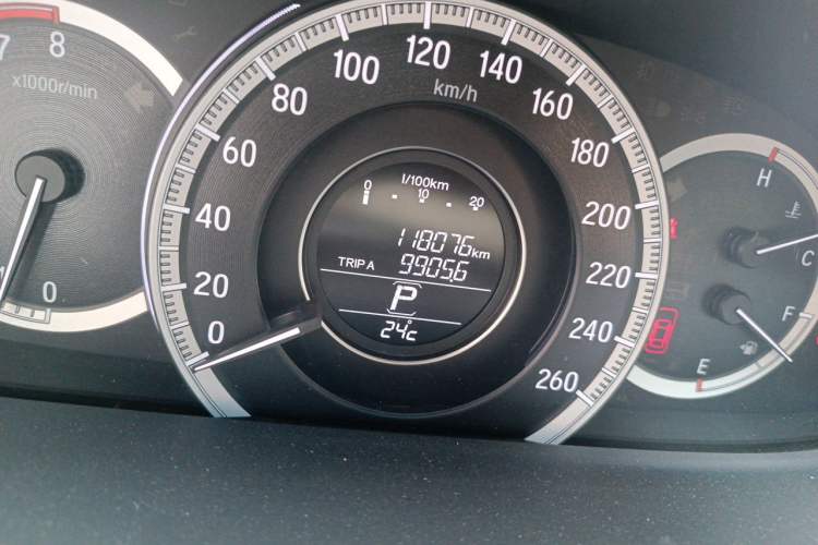 Used Honda Accord 2016 2.4L Luxury Edition Odometer Close Up