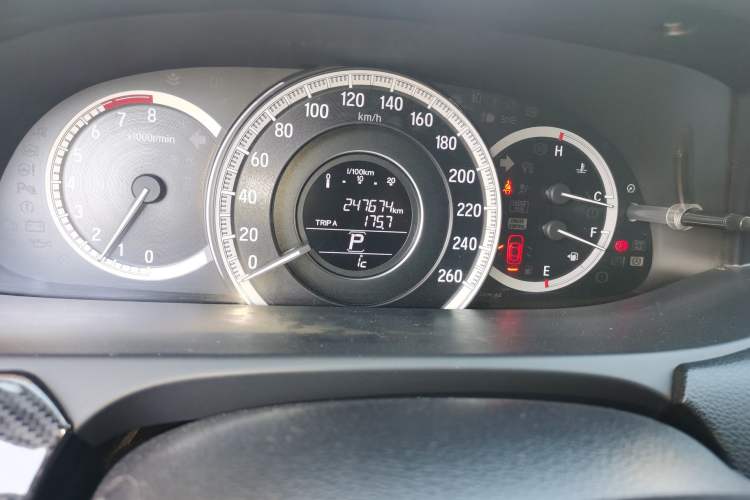 Used Honda Accord 2016 2.0L Comfort Edition Odometer Close Up