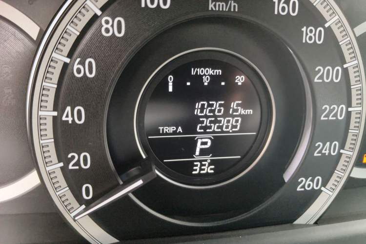 Used Honda Accord 2016 2.0L Comfort Edition Odometer Close Up