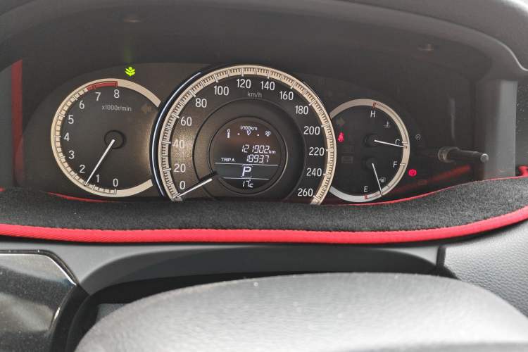 Used Honda Accord 2016 2.0L Comfort Edition Odometer Close Up