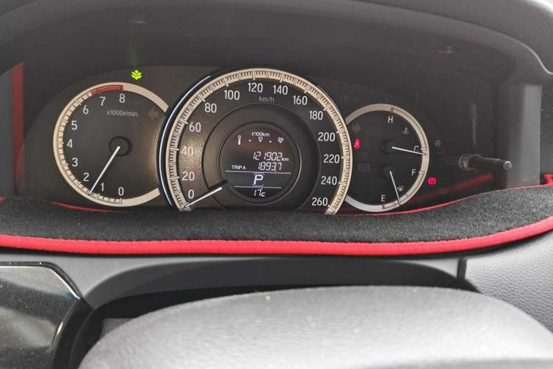 Used Honda Accord 2016 2.0L Comfort Edition Odometer Close Up