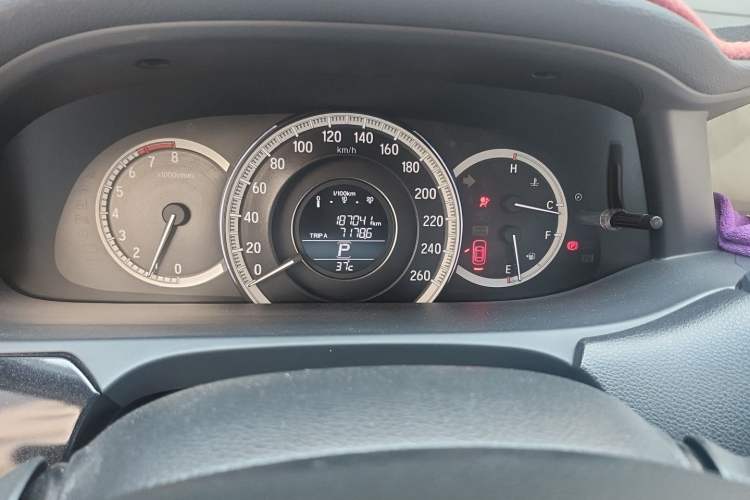 Used Honda Accord 2016 2.0L Comfort Edition Odometer Close Up