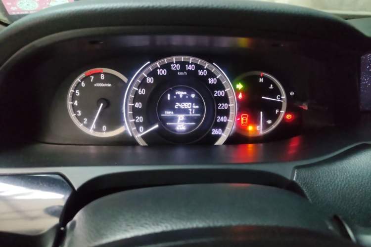Used Honda Accord 2016 2.0L Comfort Edition Odometer Close Up