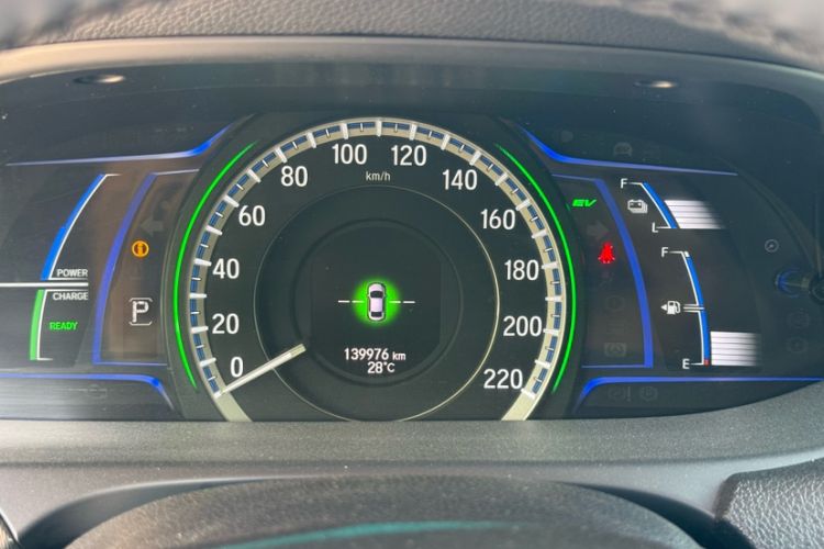 Used Honda Accord 2016 Hybrid 2.0L Sharp Edition Odometer Close Up