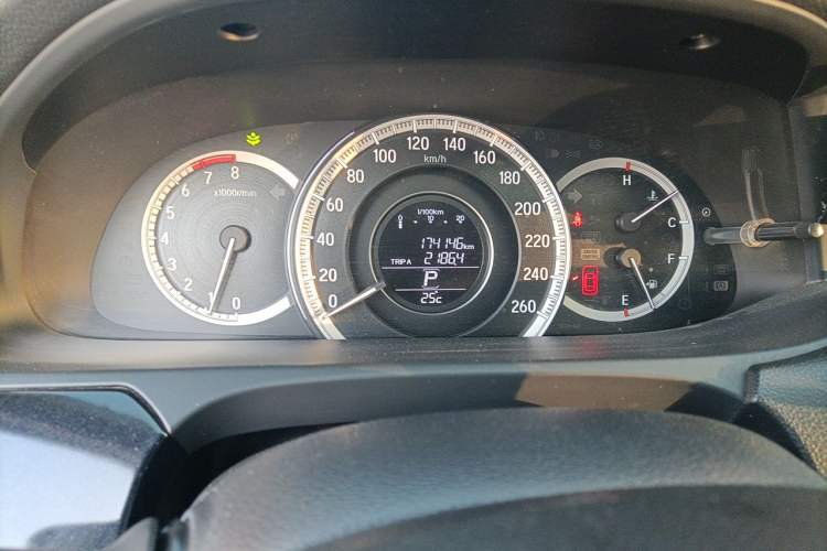 Used Honda Accord 2016 2.0L Comfort Edition Odometer Close Up