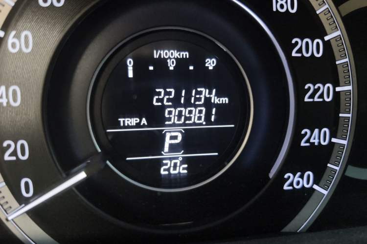Used Honda Accord 2016 2.0L Comfort Edition Odometer Close Up