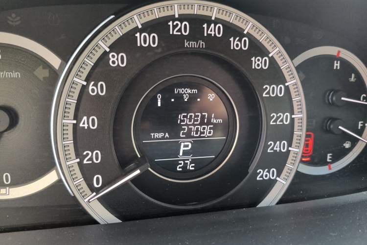 Used Honda Accord 2016 2.0L Comfort Edition Odometer Close Up