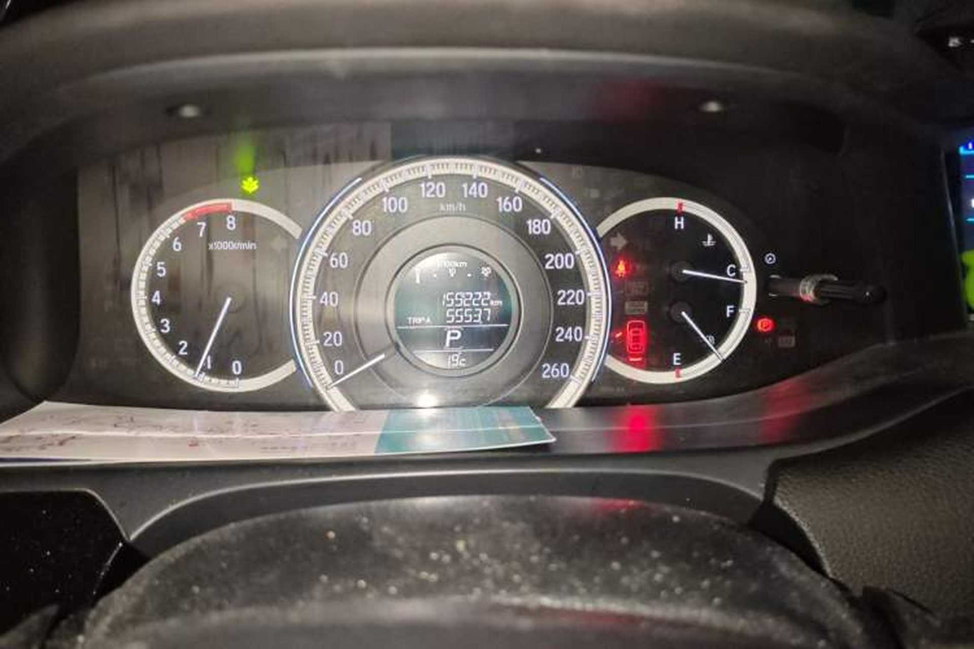 Used Honda Accord 2016 2.0L Comfort Edition Odometer Close Up