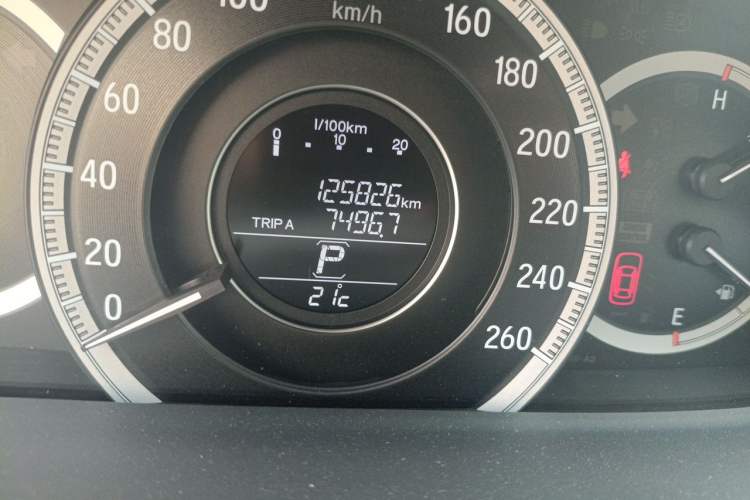 Used Honda Accord 2016 2.0L Comfort Edition Odometer Close Up