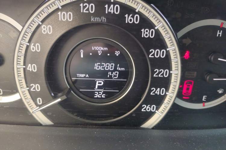 Used Honda Accord 2016 2.0L Comfort Edition Odometer Close Up