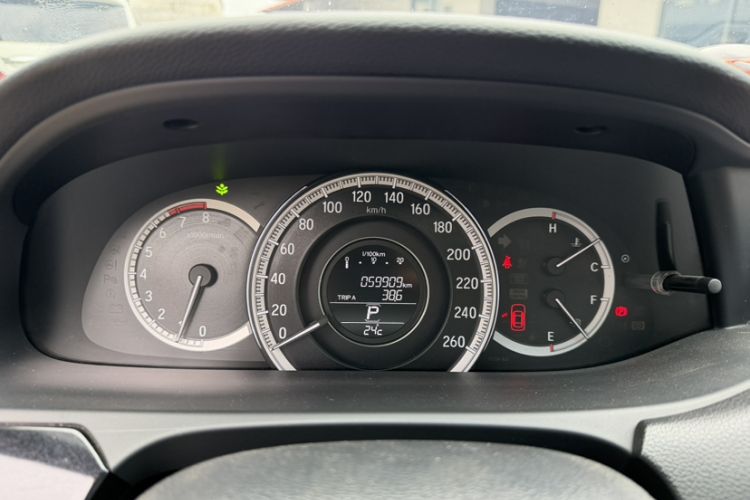 Used Honda Accord 2016 2.0L Comfort Edition Odometer Close Up