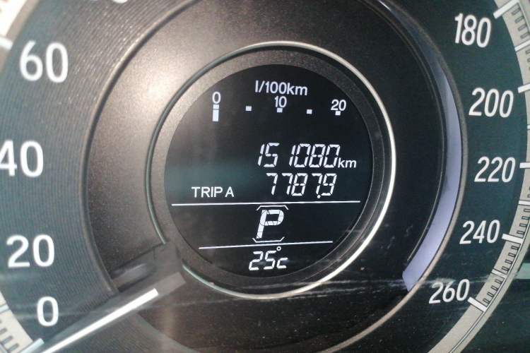 Used Honda Accord 2016 2.0L Comfort Edition Odometer Close Up