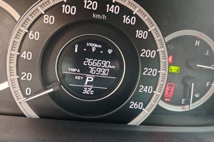 Used Honda Accord 2016 2.4L Luxury Edition Odometer Close Up