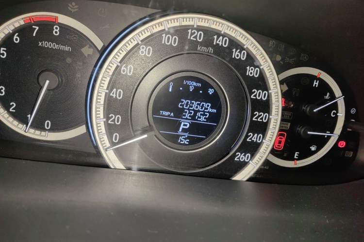 Used Honda Accord 2016 2.0L Comfort Edition Odometer Close Up