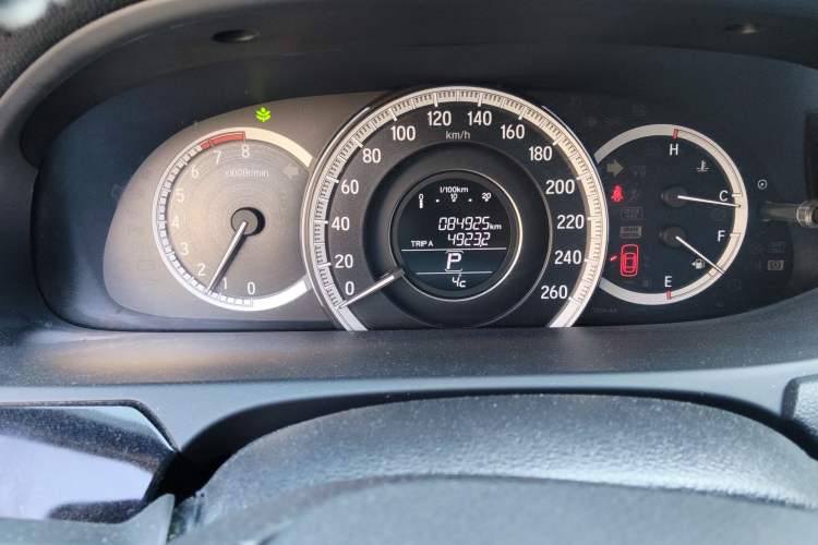 Used Honda Accord 2016 2.0L Comfort Edition Odometer Close Up
