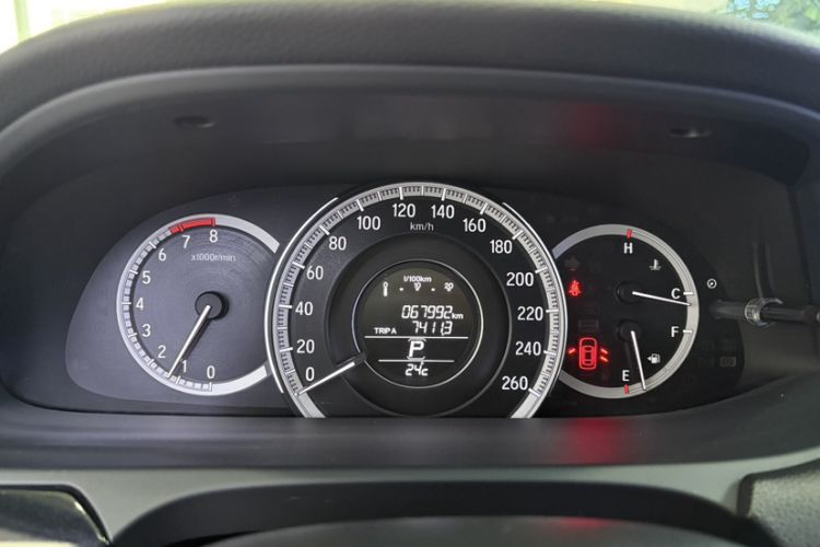 Used Honda Accord 2016 2.0L Comfort Edition Odometer Close Up