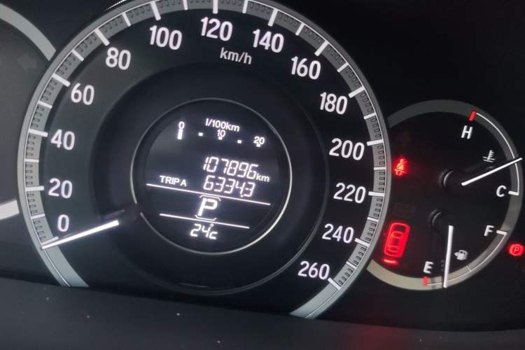 Used Honda Accord 2016 2.0L Comfort Edition Odometer Close Up