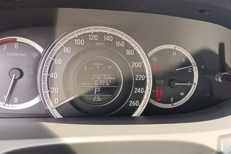 Used Honda Accord 2016 2.0L Comfort Edition Odometer Close Up