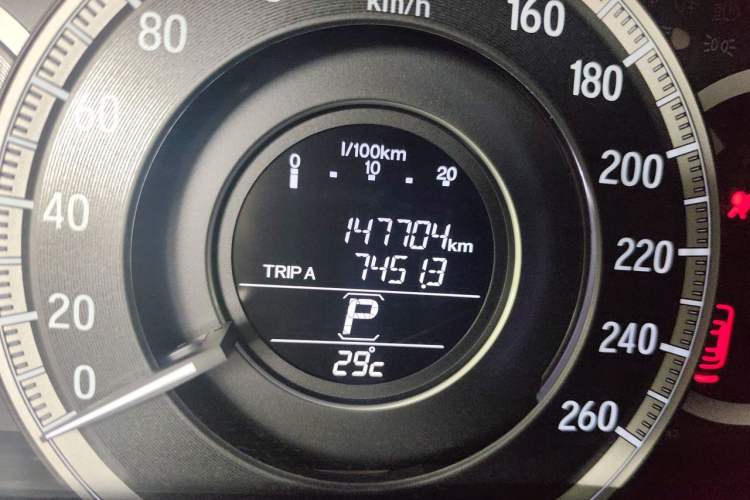 Used Honda Accord 2016 2.4L Luxury Edition Odometer Close Up
