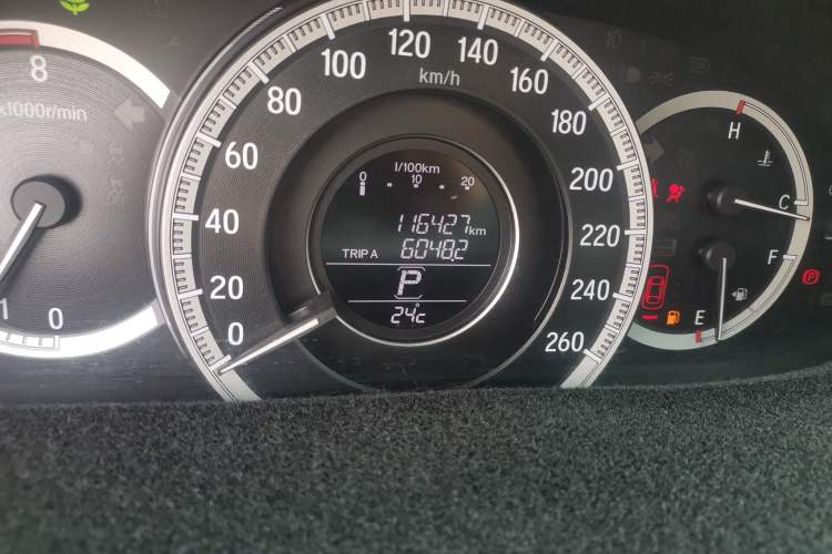 Used Honda Accord 2016 2.0L Comfort Edition Odometer Close Up