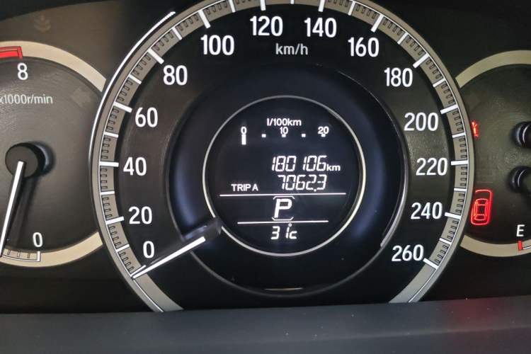 Used Honda Accord 2016 2.0L Comfort Edition Odometer Close Up