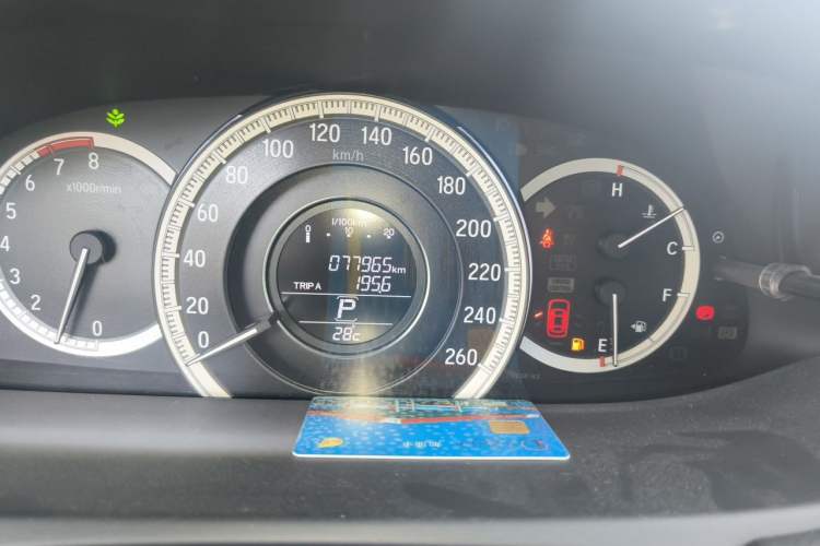 Used Honda Accord 2016 2.0L Comfort Edition Odometer Close Up