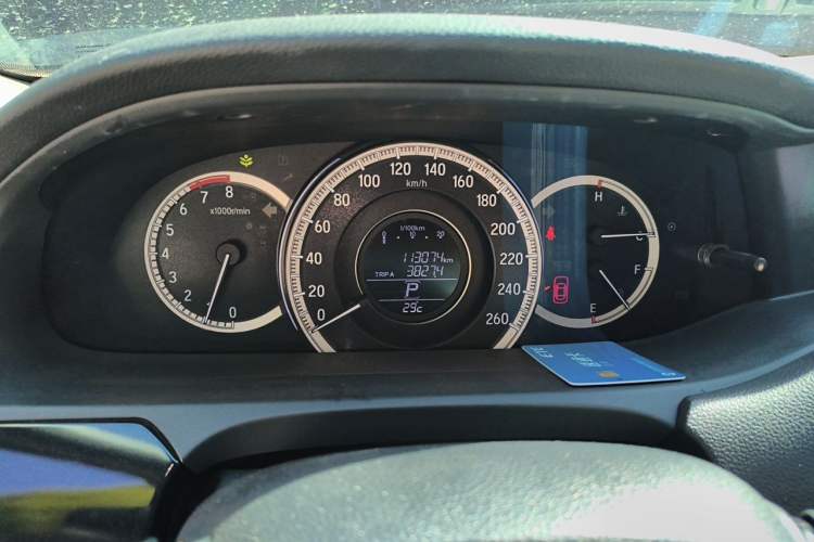 Used Honda Accord 2016 2.0L Comfort Edition Odometer Close Up
