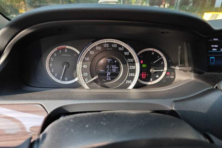 Used Honda Accord 2016 2.4L Comfort Edition Odometer Close Up