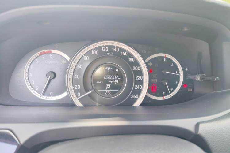 Used Honda Accord 2016 2.0L Comfort Edition Odometer Close Up
