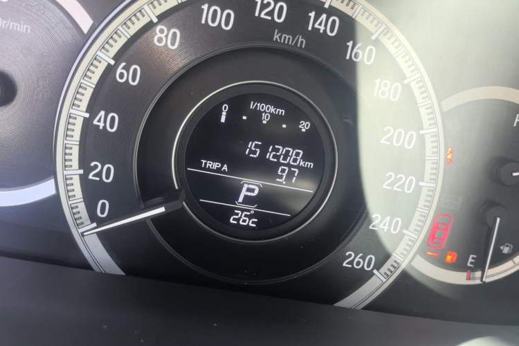 Used Honda Accord 2016 2.0L Comfort Edition Odometer Close Up
