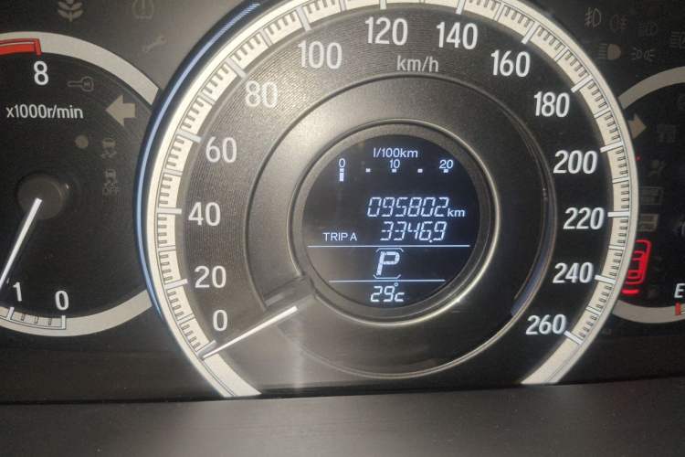 Used Honda Accord 2016 2.0L Comfort Edition Odometer Close Up