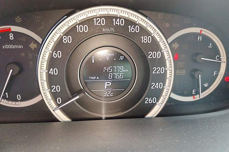 Used Honda Accord 2016 2.0L Comfort Edition Odometer Close Up