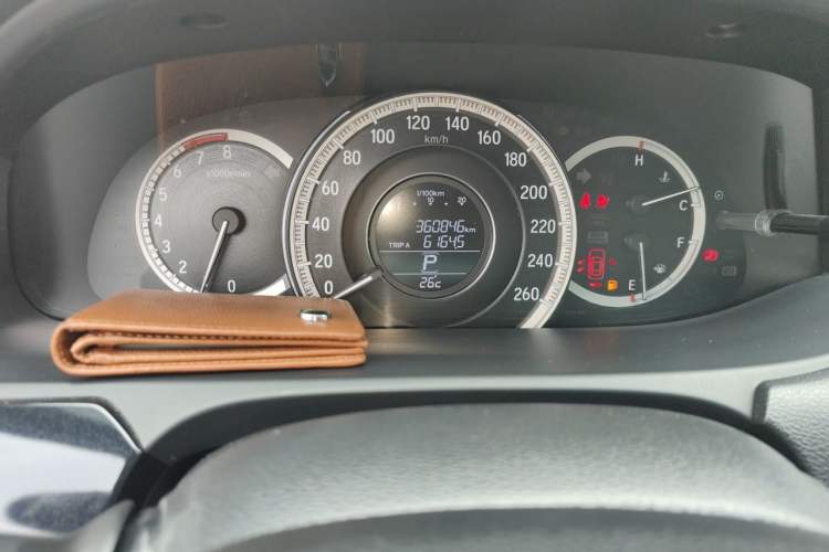 Used Honda Accord 2016 2.0L Comfort Edition Odometer Close Up