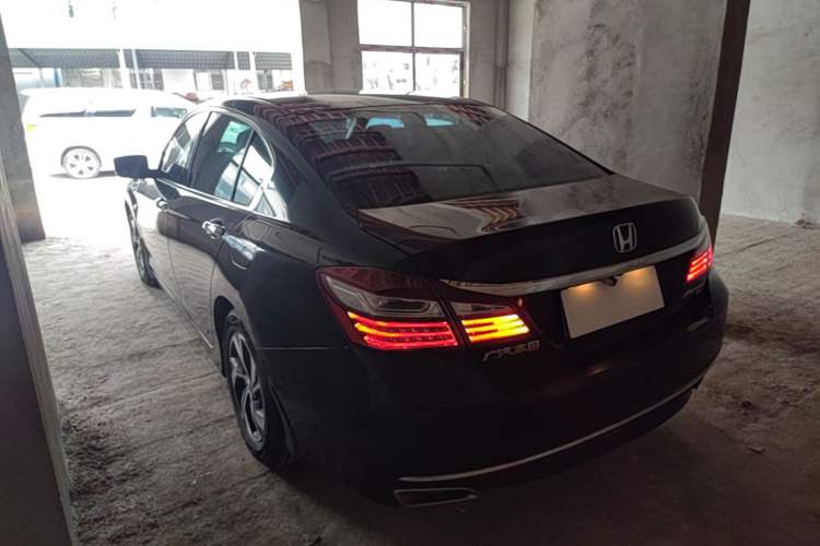 Used Honda Accord 2016 2.0L Comfort Edition Rear Left 45 Deg