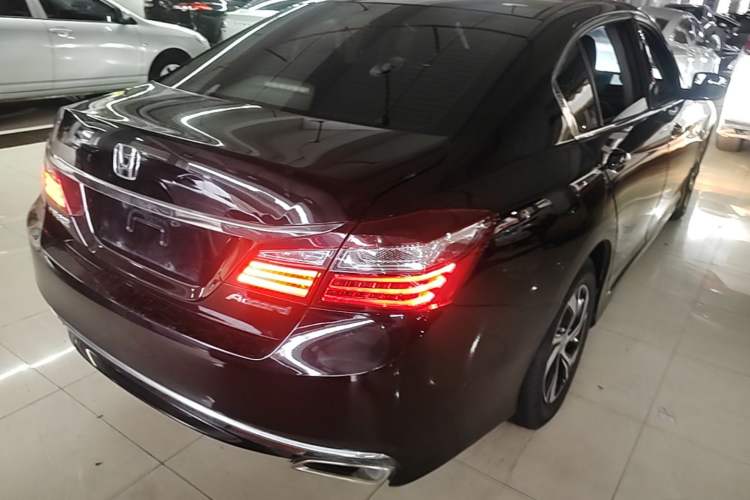Used Honda Accord 2016 2.0L Comfort Edition Rear Right 45 Deg