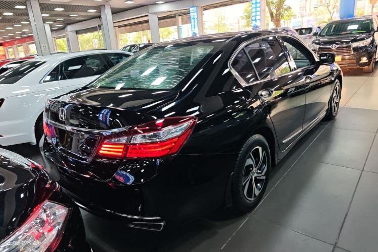 Used Honda Accord 2016 2.0L Comfort Edition Rear Right 45 Deg